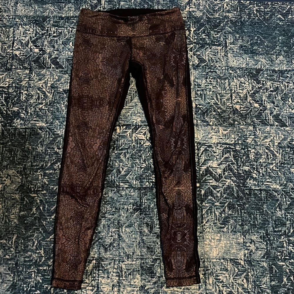 Lululemon straight leg leggings fun!